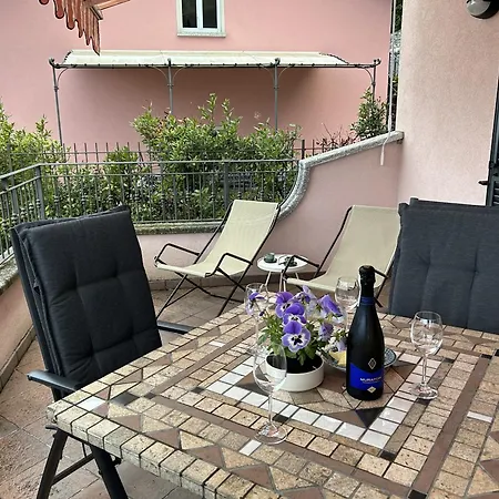 Lägenhet 2-bedroom Lakeview Mastena Belvedere *